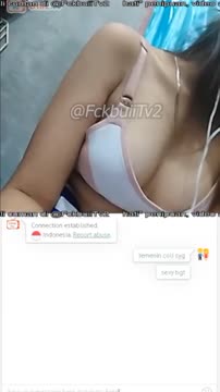 OmeTv ketemu cewek galau lagi sendirian di kost  baru putus katanya