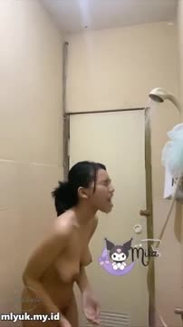 Mika Ruka Cukur Bulu Jembi Sebelum Mandi.mp4