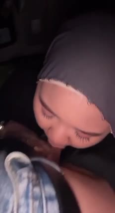 ibu selesai sholat nypong anaknya