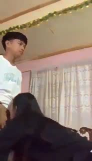 Kakak adek ini kompak kenthu di ruang tamu