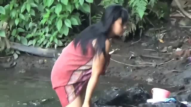 Nginti mandi di sungai