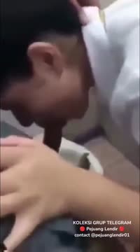 ✓ Di sepong adik kelas di wc sekolah pas jam istirahat