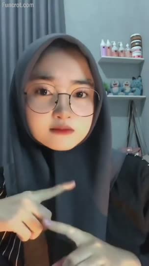 Hijab chindo berkacamata kombo yang mantap