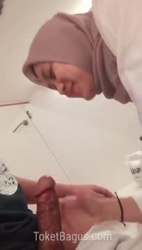 Hijab Zilla sepong kontol gede viral.mp4